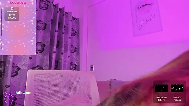 isabela-duran online show from October 21, 2025, 11:04 pm