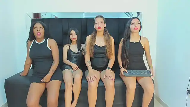 Snapshot of SweetYoungs_ chatting on November 26, 2025, 9:48 pm SweetYoungs online show from November 26, 2025, 9:48 pm