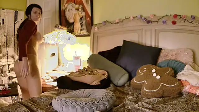 GardenGirl00 online show from September 9, 2025, 3:27 am