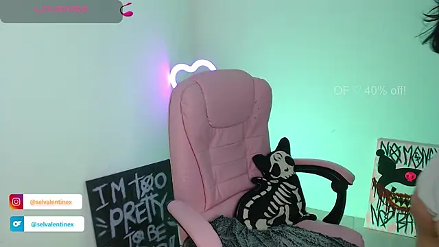 selvalentinex online show from September 21, 2025, 2:28 am