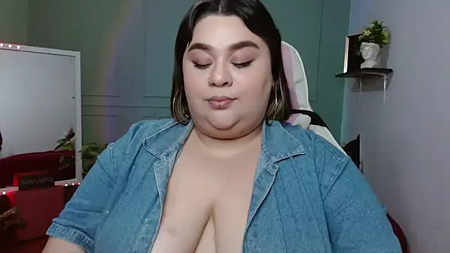 Snapshot of tiffany_laurens chatting on December 4, 2024, 8:17 am tiffany laurens online show from December 4, 2024, 8:17 am