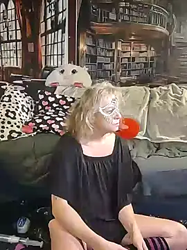 Snapshot of KrystallCox@xh chatting on November 11, 2025, 7:36 am KrystallCoxxh online show from November 11, 2025, 7:36 am