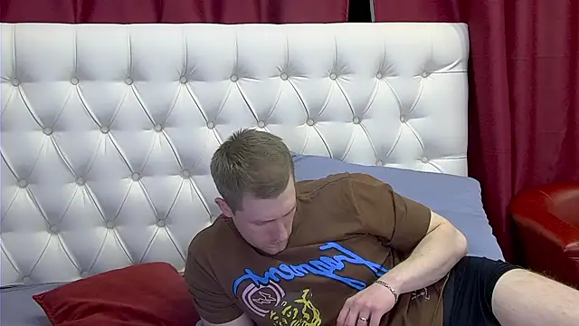 Snapshot of EthanPinkman chatting on May 12, 2026, 5:37 am EthanPinkman online show from May 12, 2026, 5:37 am