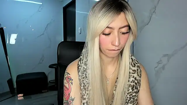 Snapshot of LilithCooperr_ chatting on October 10, 2025, 9:37 pm LilithCooperr online show from October 10, 2025, 9:37 pm