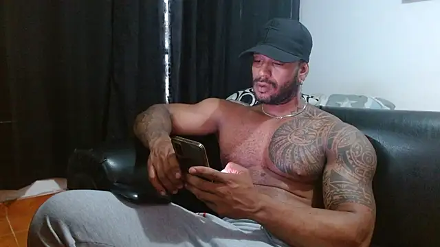 Snapshot of manolofitt chatting on August 6, 2026, 4:02 pm manolofitt online show from August 6, 2026, 4:02 pm