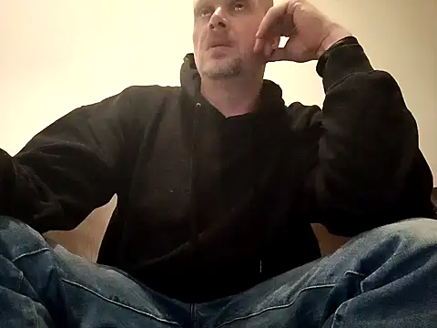 Snapshot of Heidemensch chatting on January 28, 2025, 7:10 pm Heidemensch online show from January 28, 2025, 7:10 pm