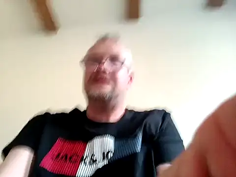 Snapshot of Heidemensch chatting on March 21, 2025, 3:57 pm Heidemensch online show from March 21, 2025, 3:57 pm