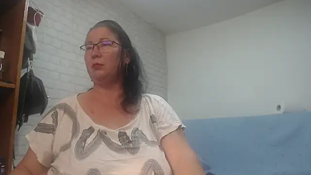 Snapshot of EmmaSquirt chatting on December 14, 2025, 9:31 pm EmmaSquirt online show from December 14, 2025, 9:31 pm