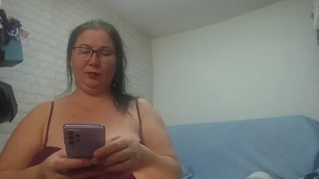 Snapshot of EmmaSquirt chatting on December 17, 2025, 10:04 pm EmmaSquirt online show from December 17, 2025, 10:04 pm