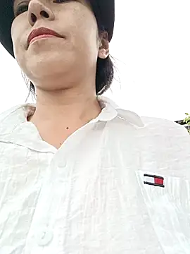 Snapshot of 2HotAsain4u chatting on September 25, 2025, 1:33 am 2HotAsain4u online show from September 25, 2025, 1:33 am