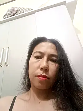 Snapshot of 2HotAsain4u chatting on December 14, 2025, 10:04 pm 2HotAsain4u online show from December 14, 2025, 10:04 pm