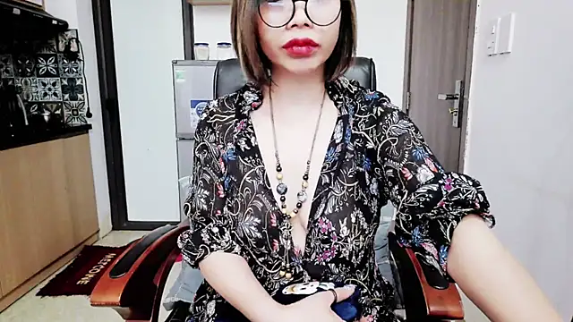 Snapshot of Miu-Le chatting on November 18, 2025, 6:00 pm Miu-Le online show from November 18, 2025, 6:00 pm