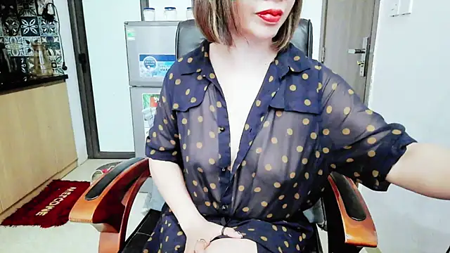 Snapshot of Miu-Le chatting on December 2, 2025, 9:11 am Miu-Le online show from December 2, 2025, 9:11 am