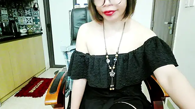 Snapshot of Miu-Le chatting on November 8, 2025, 3:37 pm Miu-Le online show from November 8, 2025, 3:37 pm