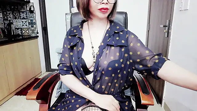 Snapshot of Miu-Le chatting on November 5, 2025, 10:35 pm Miu-Le online show from November 5, 2025, 10:35 pm