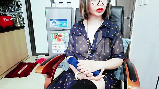 Snapshot of Miu-Le chatting on December 3, 2025, 9:47 pm Miu-Le online show from December 3, 2025, 9:47 pm