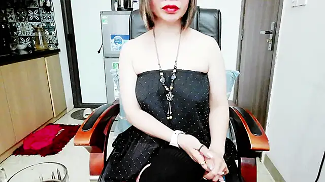 Snapshot of Miu-Le chatting on December 13, 2025, 8:04 pm Miu-Le online show from December 13, 2025, 8:04 pm