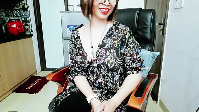 Snapshot of Miu-Le chatting on November 18, 2025, 1:32 am Miu-Le online show from November 18, 2025, 1:32 am