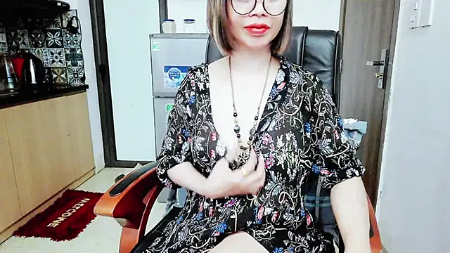 Snapshot of Miu-Le chatting on November 10, 2025, 10:31 am Miu-Le online show from November 10, 2025, 10:31 am