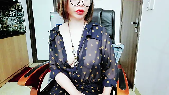 Snapshot of Miu-Le chatting on November 15, 2025, 7:40 pm Miu-Le online show from November 15, 2025, 7:40 pm