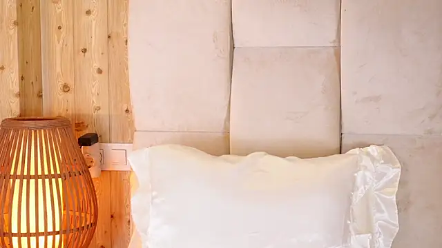 Snapshot of KiraKayleigh1 chatting on November 1, 2025, 1:45 am KiraKayleigh1 online show from November 1, 2025, 1:45 am