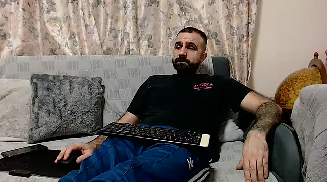 Snapshot of ivat80 chatting on March 5, 2025, 5:29 pm ivat80 online show from March 5, 2025, 5:29 pm