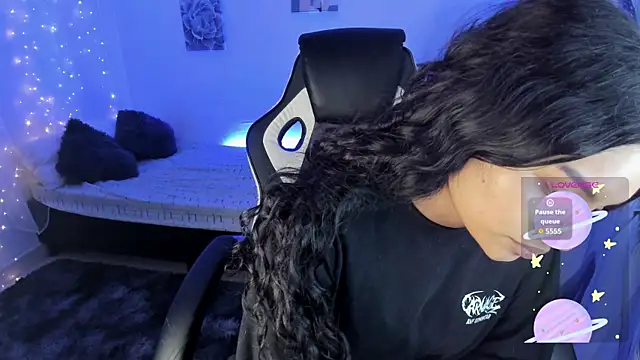 Riana Kean online show from October 7, 2025, 10:44 pm