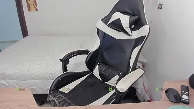 ronaldmq20 online show from February 10, 2026, 2:10 am