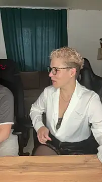 MrMrsRight online show from September 26, 2025, 8:54 am