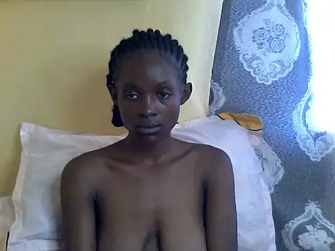 Snapshot of petite_clara24 chatting on November 21, 2025, 2:38 pm petite clara24 online show from November 21, 2025, 2:38 pm