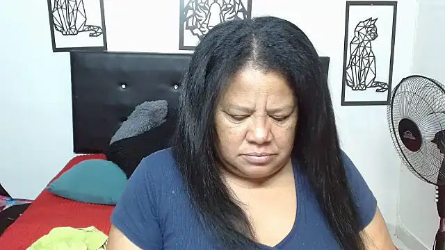 Snapshot of Shanttal0272 chatting on November 2, 2025, 2:33 pm Shanttal0272 online show from November 2, 2025, 2:33 pm