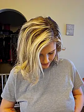 ellieconradxo online show from March 7, 2025, 4:55 pm