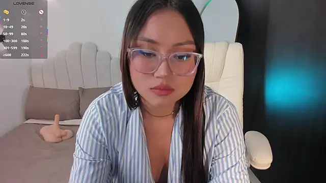 Snapshot of AmberLewis_ chatting on May 11, 2026, 1:18 am AmberLewis online show from May 11, 2026, 1:18 am