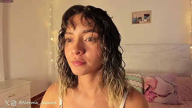 Norma-Jeaane online show from December 18, 2024, 10:35 pm