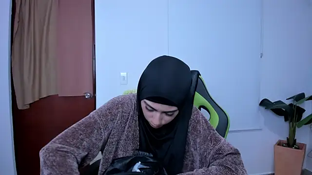 Snapshot of chaymae_nah_ chatting on March 10, 2025, 8:01 pm chaymae nah online show from March 10, 2025, 8:01 pm