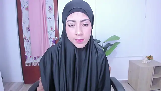 Snapshot of chaymae_nah_ chatting on March 17, 2025, 12:35 pm chaymae nah online show from March 17, 2025, 12:35 pm