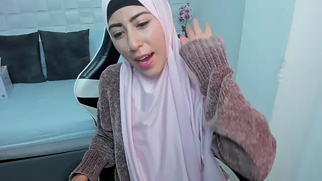 Snapshot of chaymae_nah_ chatting on March 7, 2025, 12:45 pm chaymae nah online show from March 7, 2025, 12:45 pm