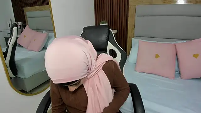 Snapshot of chaymae_nah_ chatting on March 4, 2025, 3:37 pm chaymae nah online show from March 4, 2025, 3:37 pm