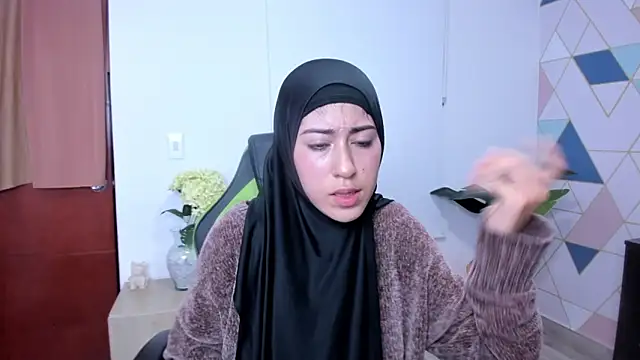 Snapshot of chaymae_nah_ chatting on March 10, 2025, 11:06 pm chaymae nah online show from March 10, 2025, 11:06 pm