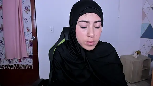 Snapshot of chaymae_nah_ chatting on March 17, 2025, 3:40 pm chaymae nah online show from March 17, 2025, 3:40 pm