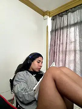 Snapshot of bella-black chatting on January 14, 2026, 4:32 pm bella-black online show from January 14, 2026, 4:32 pm