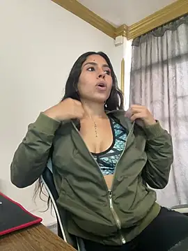 Snapshot of bella-black chatting on February 2, 2026, 1:54 pm bella-black online show from February 2, 2026, 1:54 pm