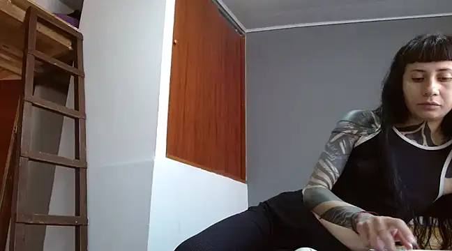 Emilia 1995 online show from March 10, 2025, 12:38 pm