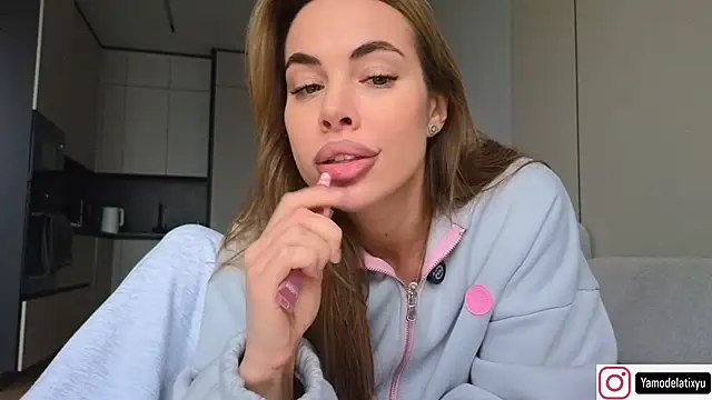 Snapshot of diffgirls2 chatting on December 3, 2025, 10:14 am diffgirls2 online show from December 3, 2025, 10:14 am