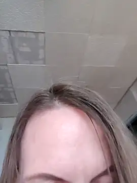 Snapshot of Evelina_cute chatting on March 26, 2026, 10:35 am Evelina cute online show from March 26, 2026, 10:35 am