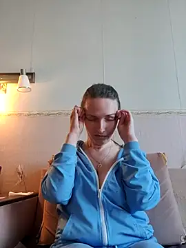 Snapshot of Evelina_cute chatting on March 28, 2026, 2:29 pm Evelina cute online show from March 28, 2026, 2:29 pm