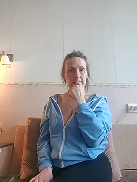 Snapshot of Evelina_cute chatting on March 18, 2026, 2:08 pm Evelina cute online show from March 18, 2026, 2:08 pm