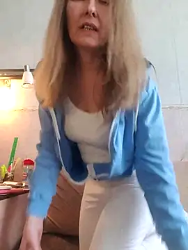 Snapshot of Evelina_cute chatting on March 3, 2026, 9:27 am Evelina cute online show from March 3, 2026, 9:27 am