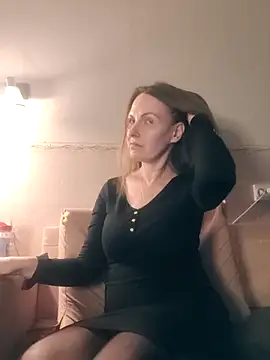 Snapshot of Evelina_cute chatting on March 15, 2026, 6:04 pm Evelina cute online show from March 15, 2026, 6:04 pm