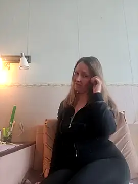 Snapshot of Evelina_cute chatting on March 8, 2026, 9:56 am Evelina cute online show from March 8, 2026, 9:56 am